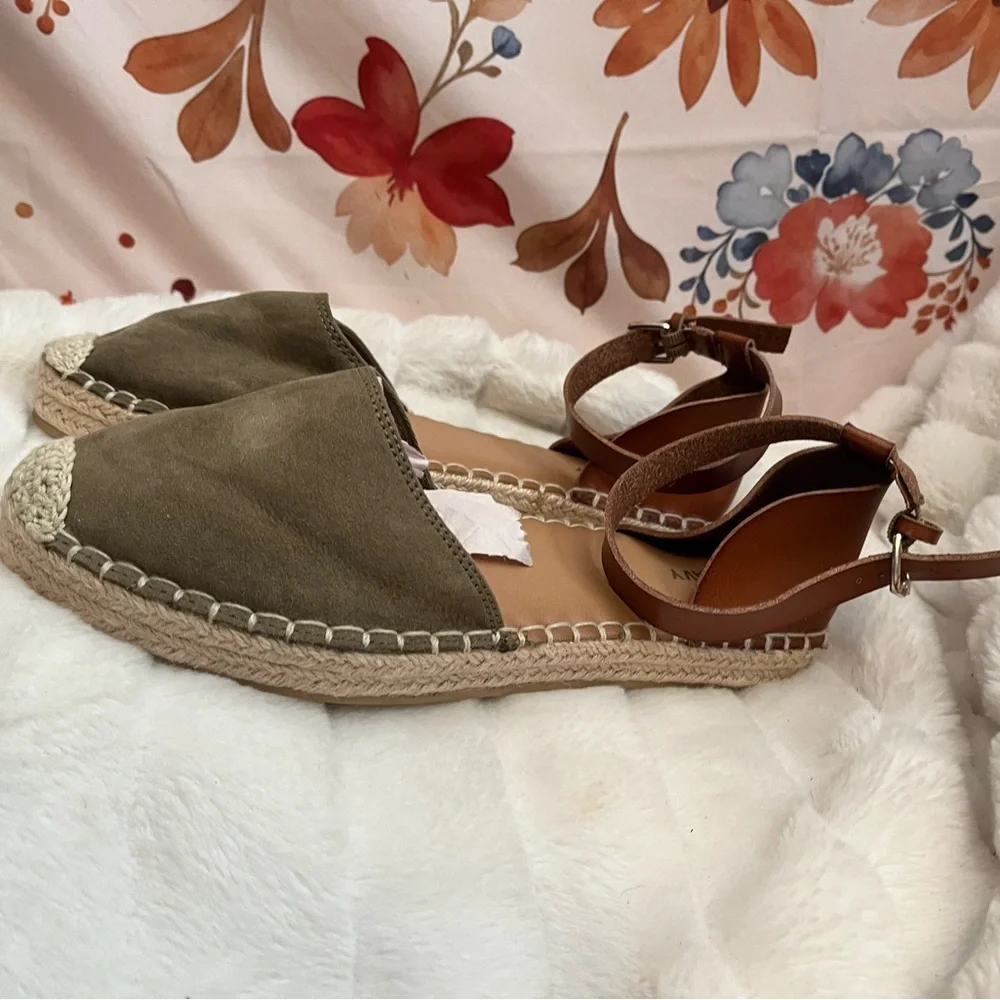 Old Navy 9 Faux Leather Suede Modern Boho Casual Goblincore Espadrille Flats